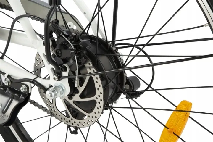 Marca DYU visible en el cuadro de la bicicleta eléctrica C6.