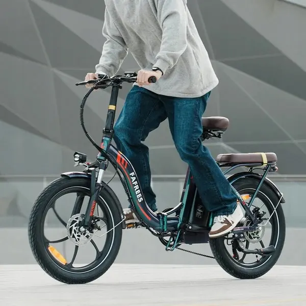 Bicicleta eléctrica plegable Fafrees F20+ Pro con batería de 25Ah y autonomía de 100 km.
