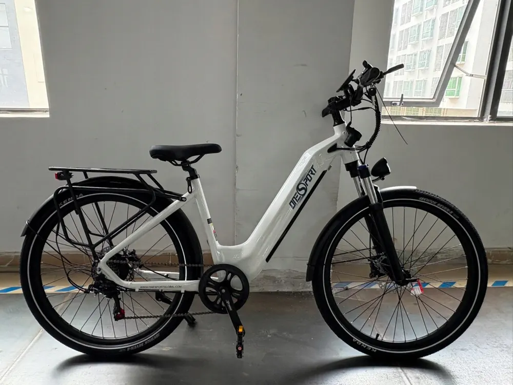 Onesport OT05 e-bike blanca parcialmente montada y ajustada de fábrica
