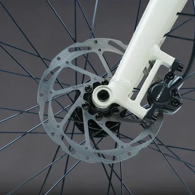 Freno de disco hidráulico en ADO Air 30 Pro | Ultra, con pinza y rotor de alto rendimiento.