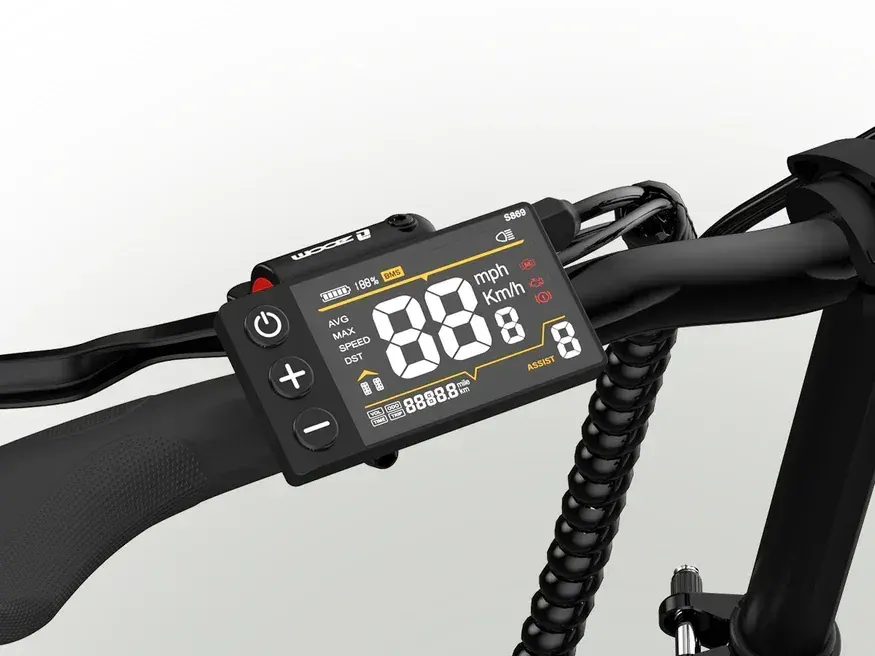 Koolux BK6S PRO, pantalla LCD iluminada mostrando velocidad y nivel de batería.