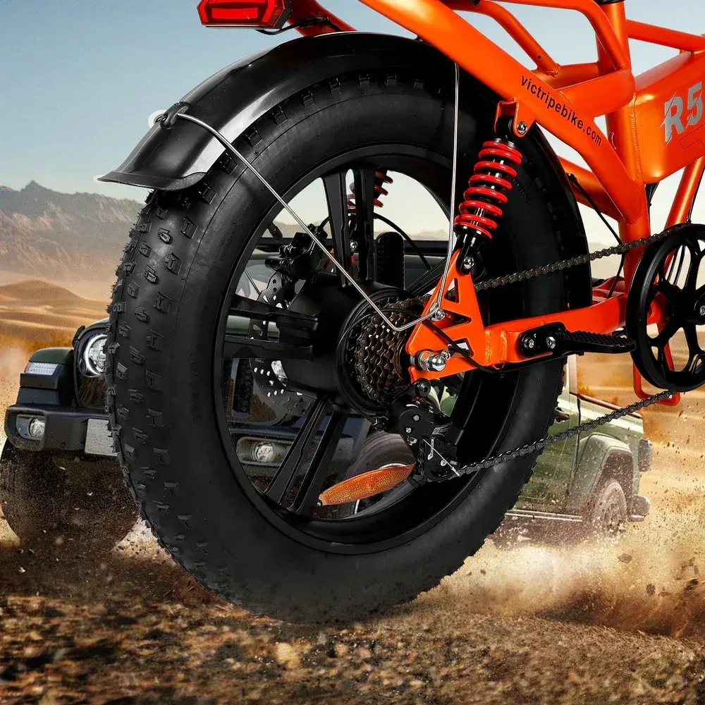 Victrip R5S frenos de disco hidráulicos en la rueda delantera, con pinza roja y rotor perforado.